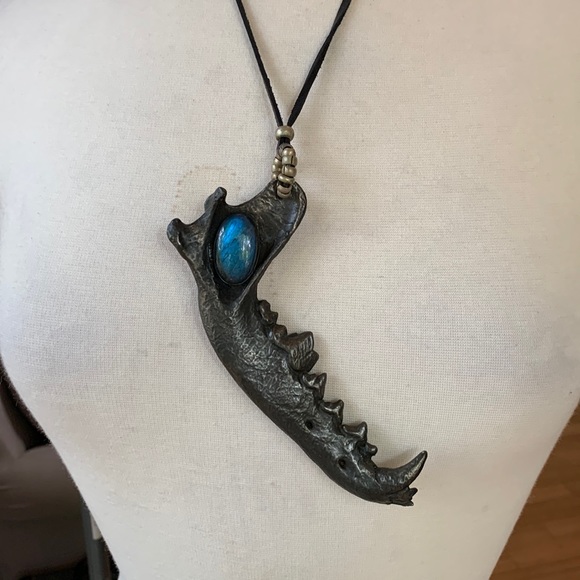 S O L D Ethically Sourced Coyote Jawbone With Labrodorite - Picture 5 of 7